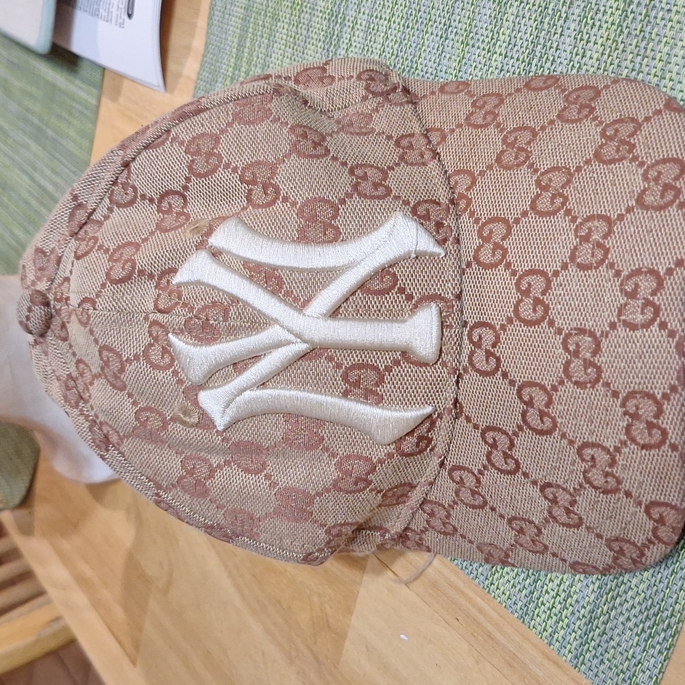 Baseball cap with N.Y Yankees